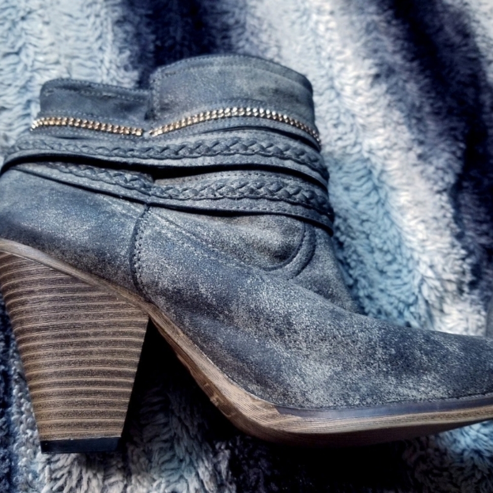 NWOT! Splendid gray booties! Size 8.5